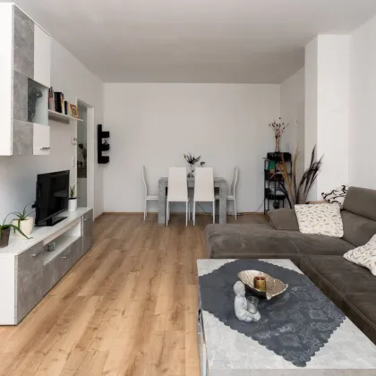 Zentrale Ruhelage: 2 Zimmer Wohnung mit Loggia & Stellplatz - Bild 3