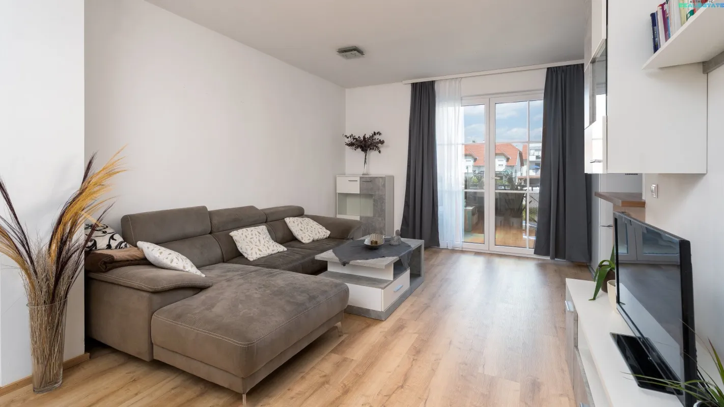 Zentrale Ruhelage: 2 Zimmer Wohnung mit Loggia & Stellplatz - Bild 1
