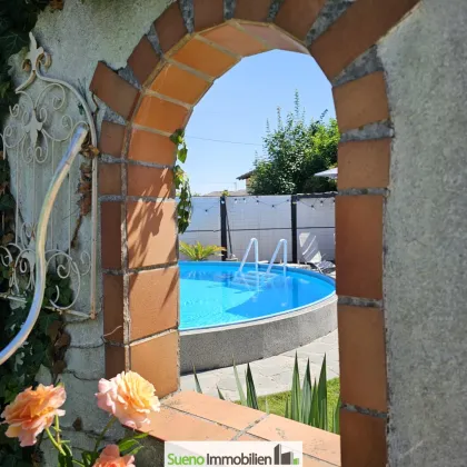 Feines (Doppel) Haus Pool, Keller, EG, DG und Garage - Bild 3