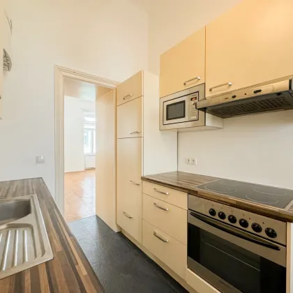 AUSGEZEICHNETE LAGE NÄHE MARIAHILFER STRASSE - DURCHDACHTE RAUMAUFTEILUNG - ALTBAUCHARME AUF 2 ZIMMERN MIT SEPARATER KÜCHE - Bild 3