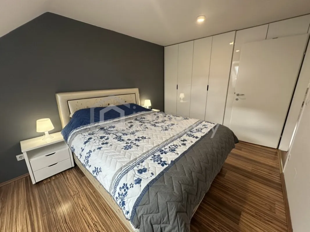 Dachgeschosswohnung in 1040 Wien – modern, geräumig, mit Balkon! - Bild 1