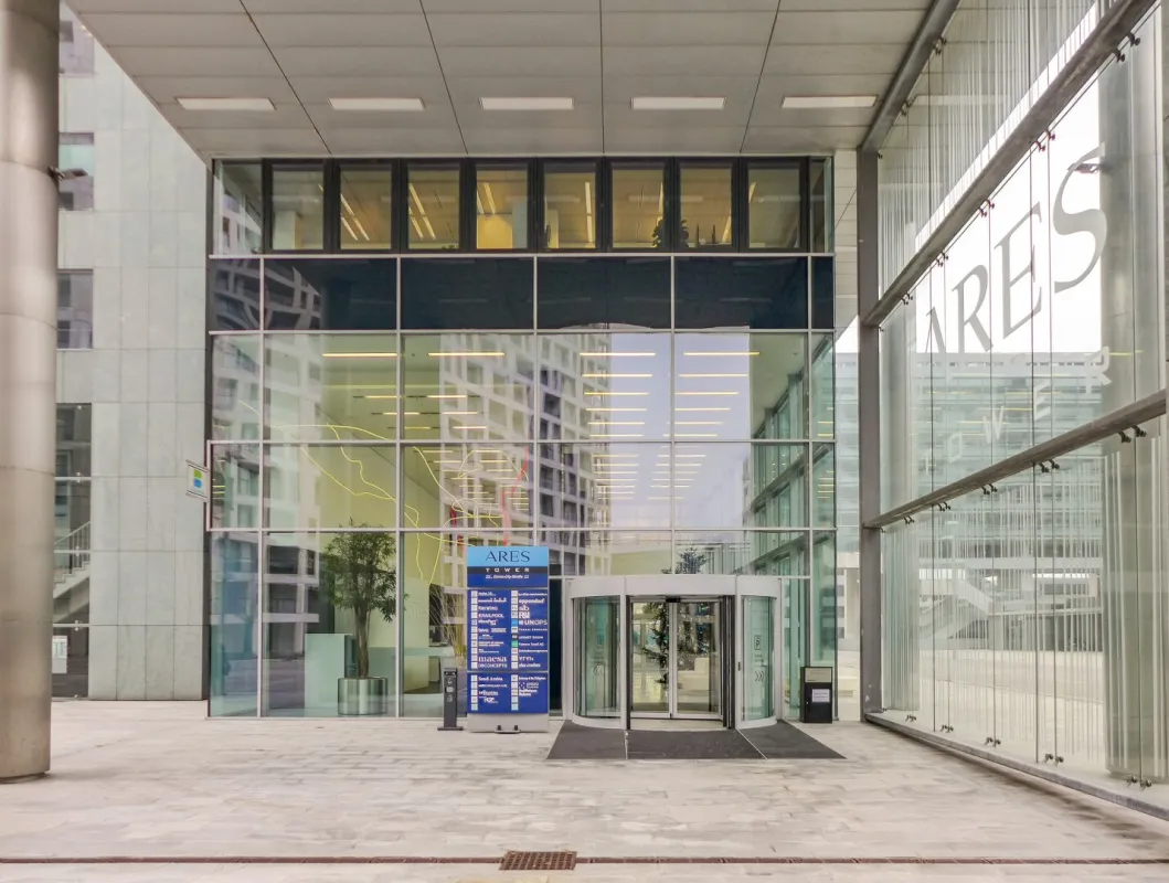Moderne Büroetage mit tollem Ausblick - 446m² - flexible Aufteilung - Ares Tower - HMZ €13,90/m² - Bild 1