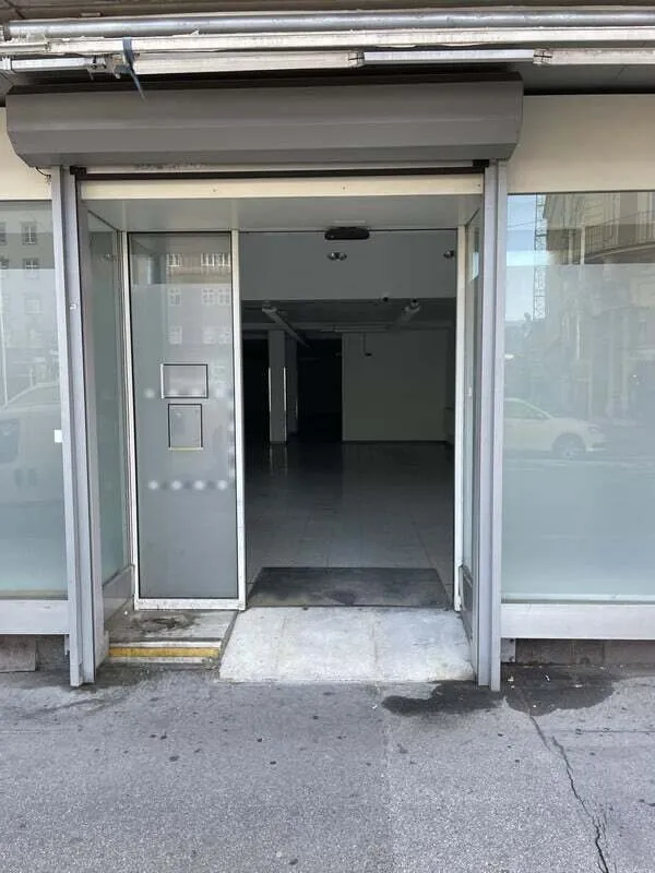 Großzügige Handelsfläche mit Lager am Boznerplatz zu vermieten oder verkaufen - Bild 1