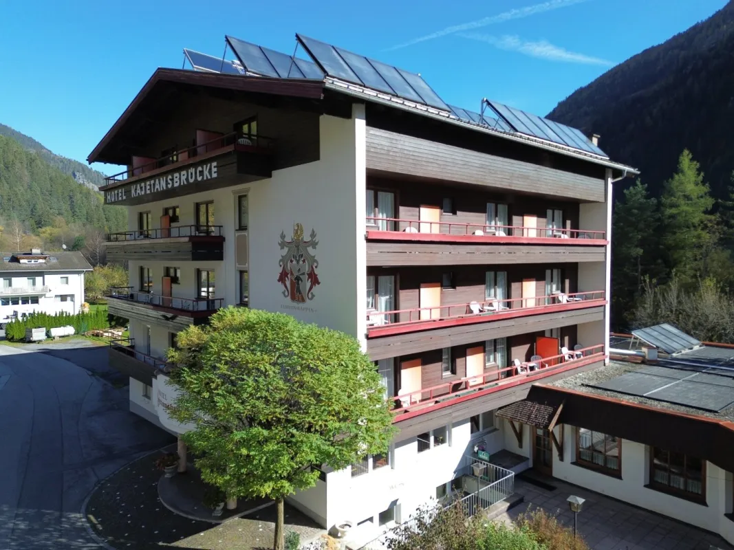 Charmantes Hotel in Tirol am Dreiländereck, Österreich – Italien - Schweiz, zu verkaufen! - Bild 1
