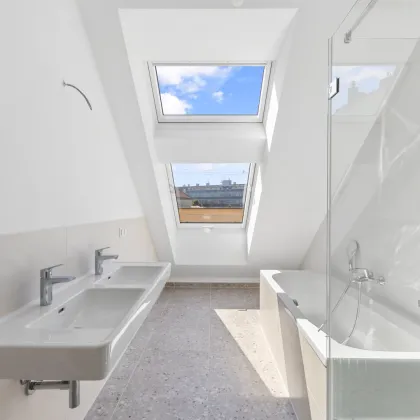 Imposante und sehr helle Dachgeschosswohnung mit 2 Terrassen und hochwertiger Ausstattung in ehemlaigen Fuhrwerkhaus - Bild 3