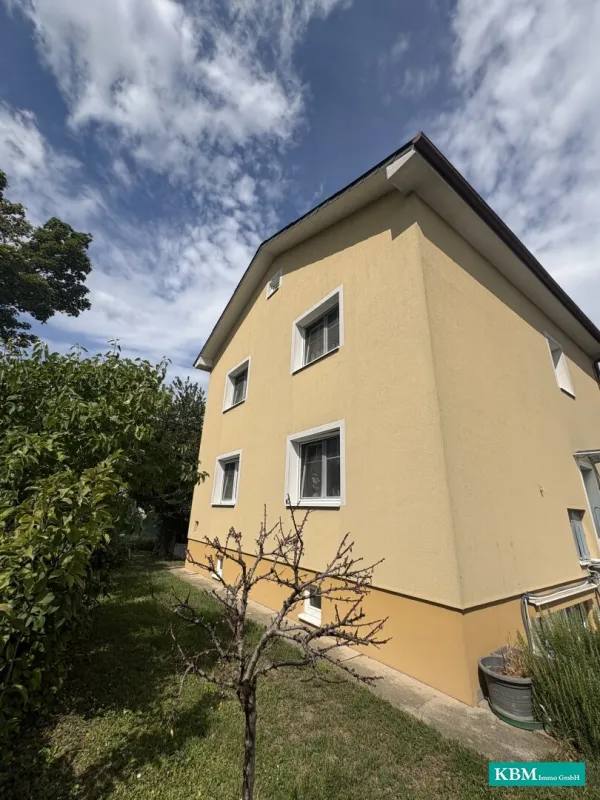 Gepflegtes Haus mit Garten - Bild 1