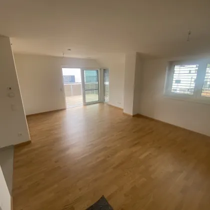 Neu errichtete helle 2 Zimmer Dachgeschoßwohnung mit Balkon und 2 Garagenplätzen - ERSTBEZUG - Bild 2