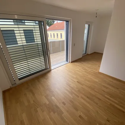 Neu errichtete helle 2 Zimmer Wohnung mit Balkon und 2 Garagenplätzen - ERSTBEZUG - Bild 3