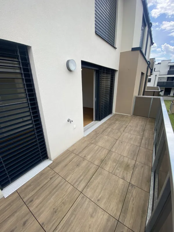 Neu errichtete helle 2 Zimmer Wohnung mit Balkon und 2 Garagenplätzen - ERSTBEZUG - Bild 1