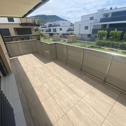 Neu errichtete helle 3 Zimmer  Wohnung mit Balkon und 2 Garagenplätzen - ERSTBEZUG - Bild 2