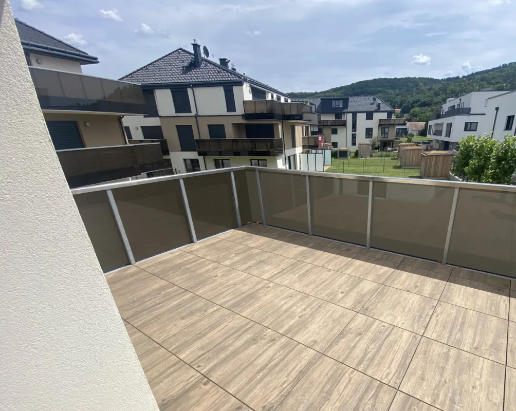 Repräsentative, neu errichtete helle  4 Zimmer Wohnung mit großem Balkon und  2 Garagenplätzen - Bild 1