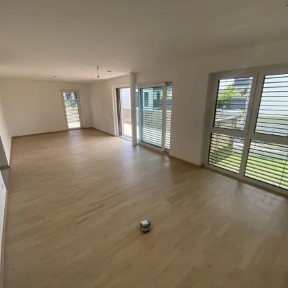 Repräsentative, neu errichtete helle  4 Zimmer Wohnung mit großem Balkon und  2 Garagenplätzen - Bild 2