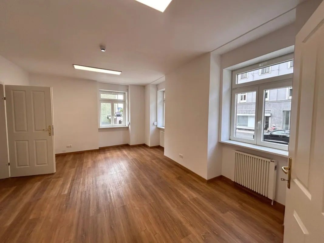 Erstbezug im sanierten Altbau – Charmantes Büro in Geidorf mit Parkplatz, provisionsfrei! - Bild 1