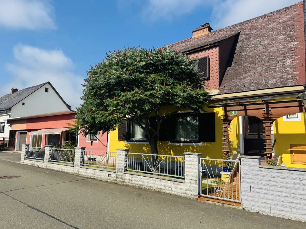 Weißkirchen: vielseitiges Wohn- und Geschäftshaus mit ca 327 m2 Nutzfläche, Hallenbad, Gartenidylle und Garagen! - Bild 1