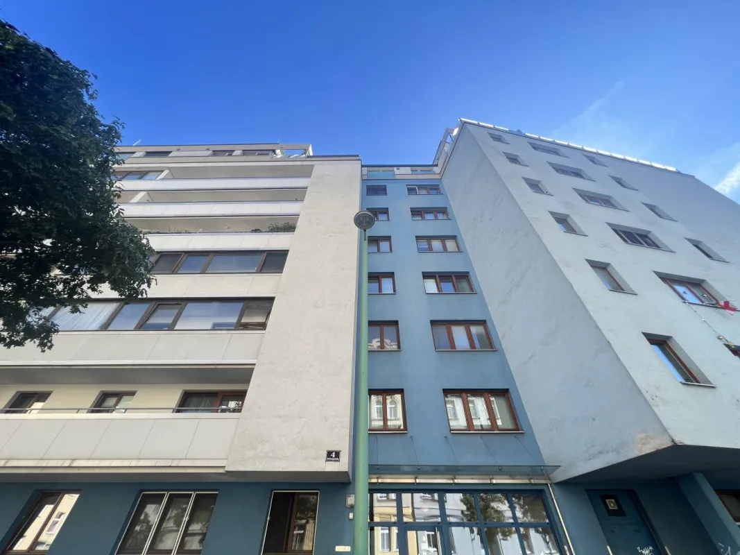 *Sanierungsbedürftiger Singlehit in Ruhelage mit Loggia bei U6 Dresdner Straße* Ab sofort verfügbar* - Bild 1