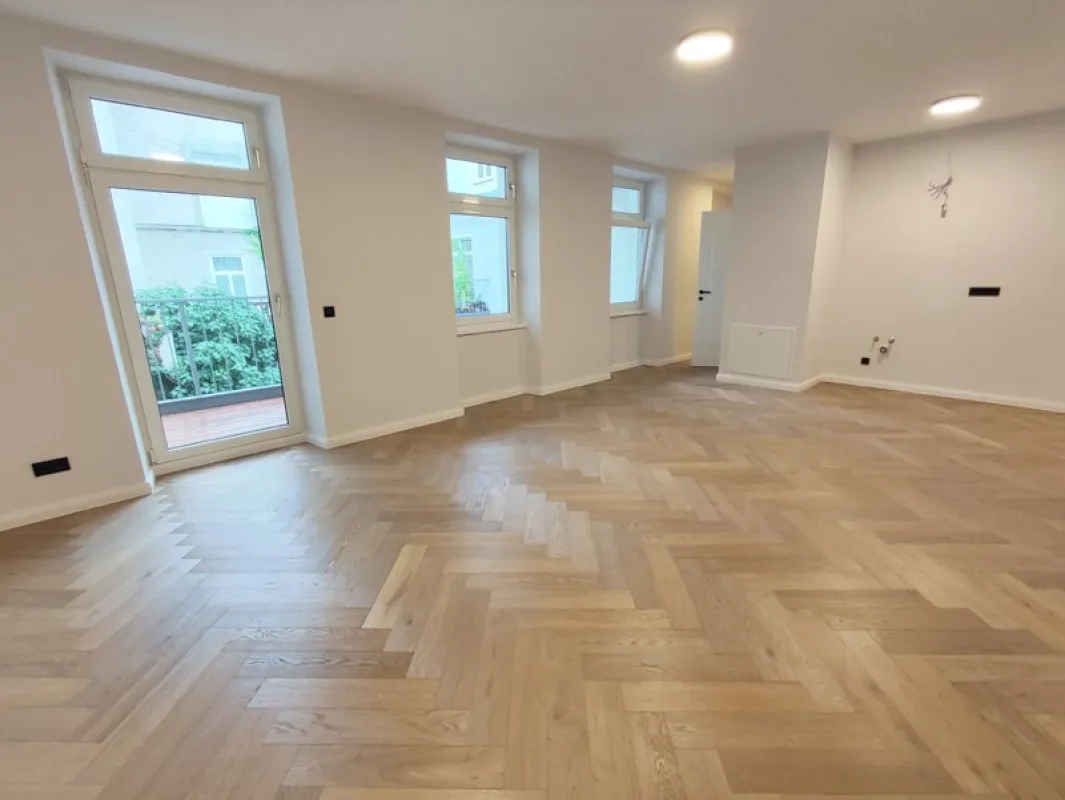 Krongasse! Altbau-Erstbezug mit Balkon in liebevoll saniertem Altbauhaus - Top11 - Bild 1