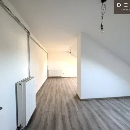 | CHARMANTE DACHGESCHOSSWOHNUNG | HELL & ZENTRAL | 4. OG | IDEAL FÜR SINGLES & STUDENTEN | TOP LAGE  | NÄHE UNI - Bild 2