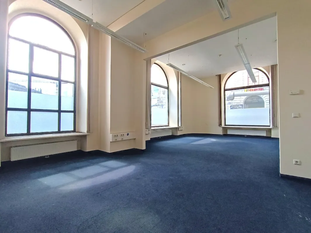 Bestlage mit starker Außenwirkung und hoher Kundenfrequenz! Bürofläche Nähe U2 Schottentor & Votivkirche! - Bild 1