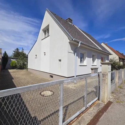Charmantes Einfamilienhaus 125m² wohnfl. mit 791m²  Garten und überdachte Terrasse und Kaminanschluss in Leobersdorf – S-Bahn in der Nähe! - Bild 2