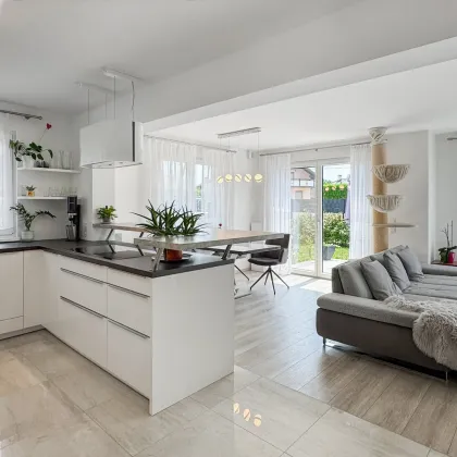 Stilvolles Wohnen in moderner Doppelhaushälfte mit hochwertiger Ausstattung - Bild 2