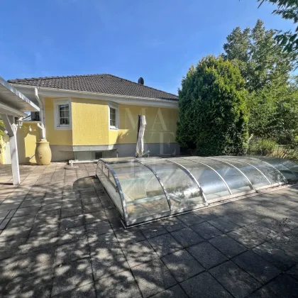 Großes Grundstück mit Einfamilienhaus *Luftwärmepumpe, Pool und Garagen* - Bild 2