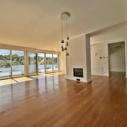 *NEUER PREIS* Terrassenwohnung mit Hauscharakter // Gartenflächen & Pool vor der Tür - Bild 3