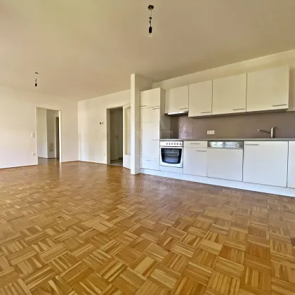 Zentral gelegene, sehr helle und gut aufgeteilte Neubauwohnung - Bild 3