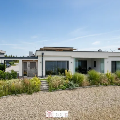 EXKLUSIVER BUNGALOW AM SEE - ERSTE REIHE MIT TRAUMHAFTEM AUSBLICK - Bild 2
