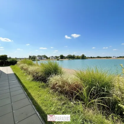 EXKLUSIVER BUNGALOW AM SEE - ERSTE REIHE MIT TRAUMHAFTEM AUSBLICK - Bild 3