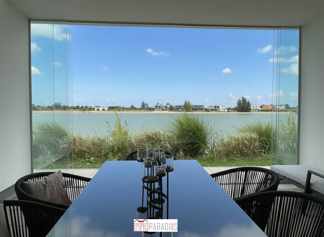 EXKLUSIVER BUNGALOW AM SEE - ERSTE REIHE MIT TRAUMHAFTEM AUSBLICK - Bild 1