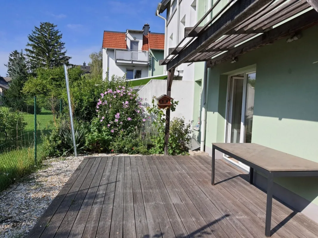 Sonnige Neubauwohnung mit Eigengarten und vollausgebautem Wohnkeller - Bild 1