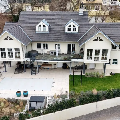 ANWESEN in der HINTERBRÜHL: Traumhaft gelegenes Haus in TOP LAGE mit Weitblick ins Grüne - Bild 2