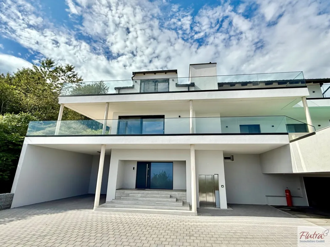 Luxus trifft Natur - Exklusive Gartenwohnung im Haus-Charakter mit Pool und großer Terrasse in Altlichtenberg! - Bild 1