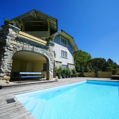 RIESIGER POOLBEREICH MIT AUSBLICK ÜBER GRAZ!! Exklusives Einfamilienhaus in Eggenberg mit Pool, XXL-Terrasse & Traumgarten – Ihre private Oase in Graz! - Bild 2