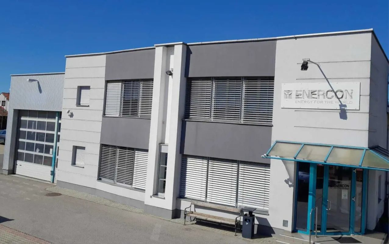 Gols - Bürogebäude mit Lager- und Sozialräumen sowie großem Parkplatz - Bild 1