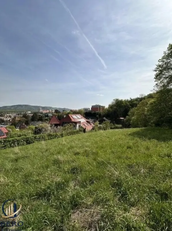 Sonniges Grundstück auf Eigengrund für Ihre Traumvilla in Toplage von Klosterneuburg - Bild 1