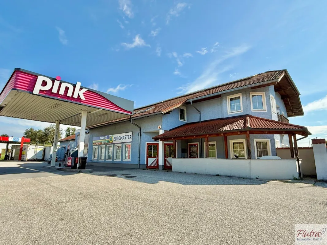 Attraktives Renditeobjekt: Wohn- und Geschäftshaus in Buchkirchen mit Garten und Pool! - Bild 1