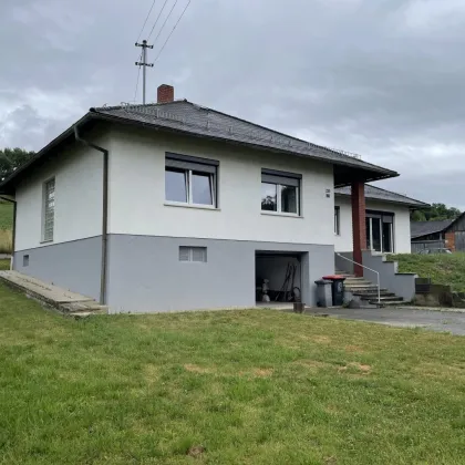 Großzügiger rundum eingezäunter Bungalow in ruhiger und sonniger Ortsrandlage - Bild 2