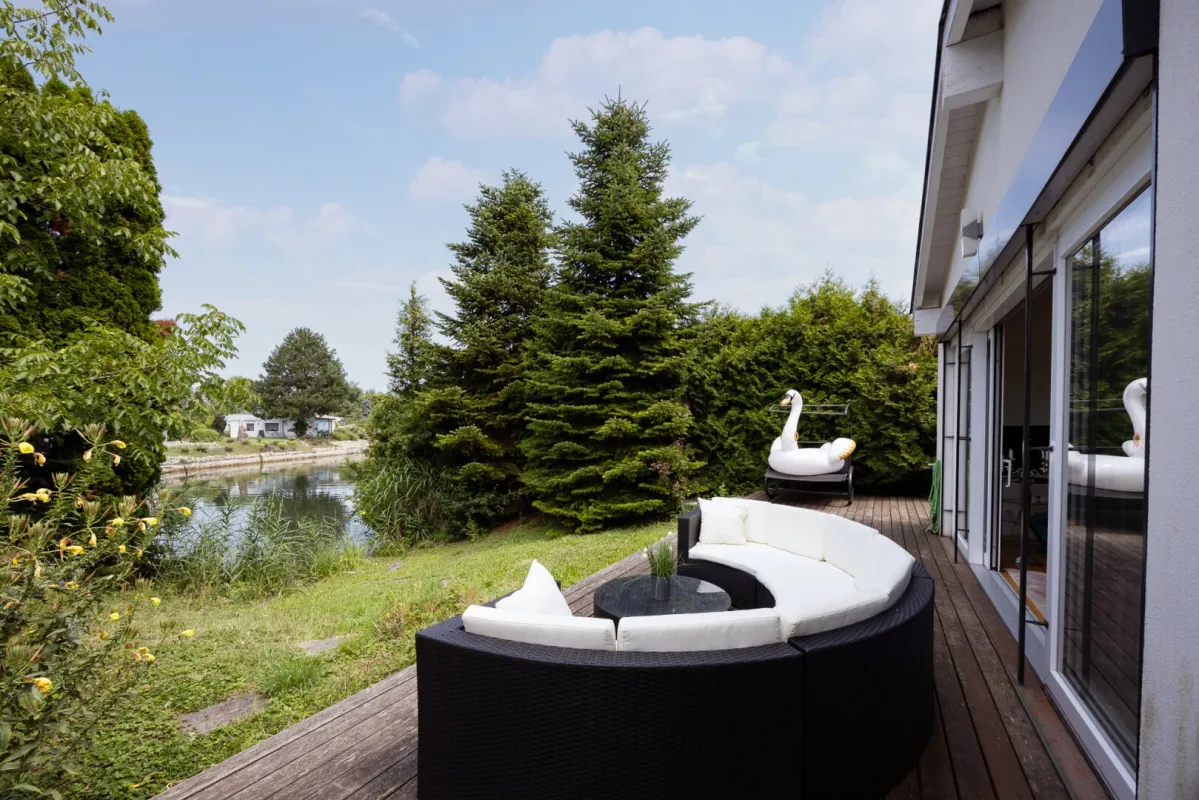 Urlaub das ganze Jahr: Schöner, moderner Bungalow auf Eigengrund, direkt am See - Bild 1