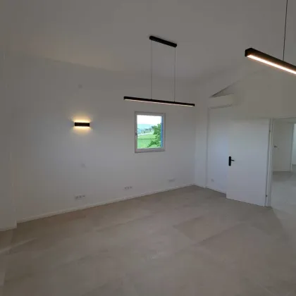 Erstbezug - Hochwertig renoviertes, klimatisiertes Büro mit Parkplätzen im Gewerbepark Pöttelsdorf - Bild 3