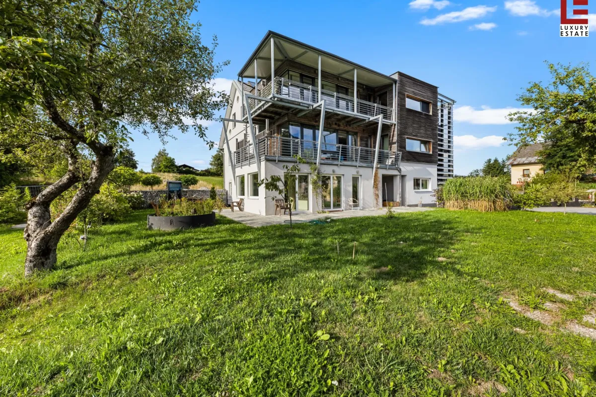 Moderne Dachgeschosswohnung am Aichwaldsee mit privatem Seezugang! - Bild 1