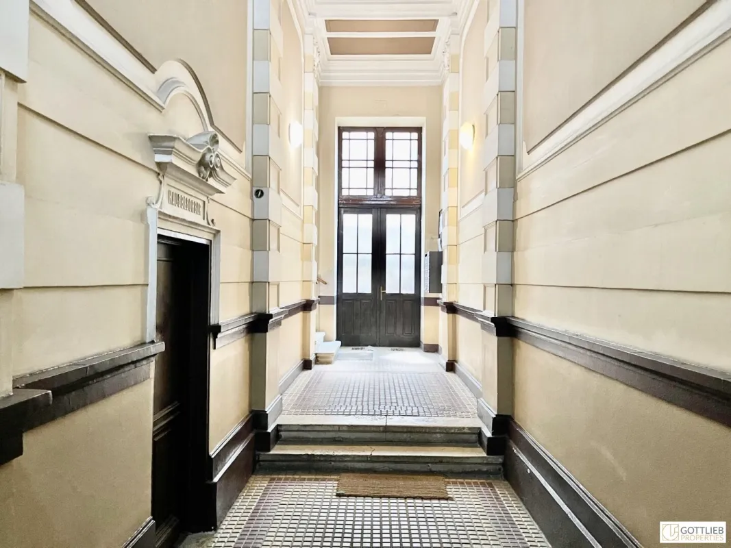 Klassisches Mittelzinshaus mit 100% Leerstand und bewilligtem zweigeschossigen Dachgeschoss-Ausbau mit Dachterrasse - Bild 1
