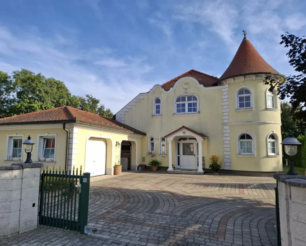 Einzigartiges Einfamilienhaus mit Charakter und Großzügigkeit - Bild 1