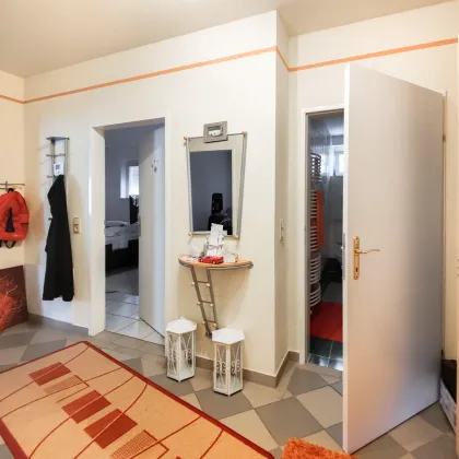 Gepflegtes Stadthaus mit viel Platz auf zwei Ebenen. - Inkl. Wellnessbereich und großer Terrasse. - Bild 3