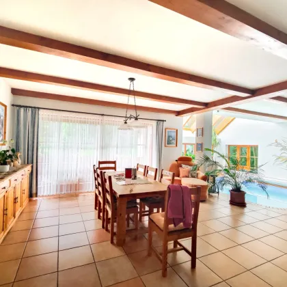 Stilvolles Wohnhaus in Ruhelage mit einzigartigem Wellnessbereich und eigenem Kraftwerk. - Bild 2