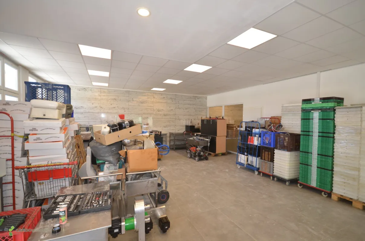 Geschäftslokal mit ca. 100 m² in branchenfreier Nutzung – großer Verkaufsraum, Büro/Personalbereich & eigene Parkplätze - Bild 1