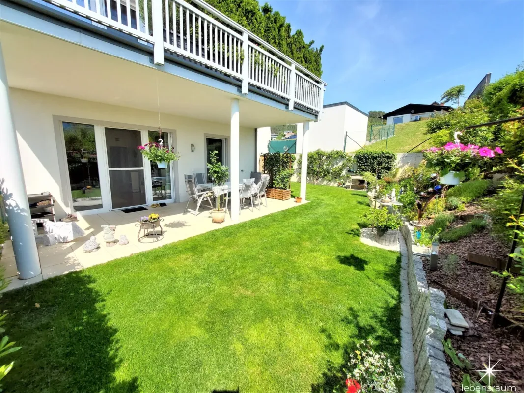 Miete. Neuwertige Wohnung mit Terrasse und Garten in Seeboden. Tiefgarage. - Bild 1