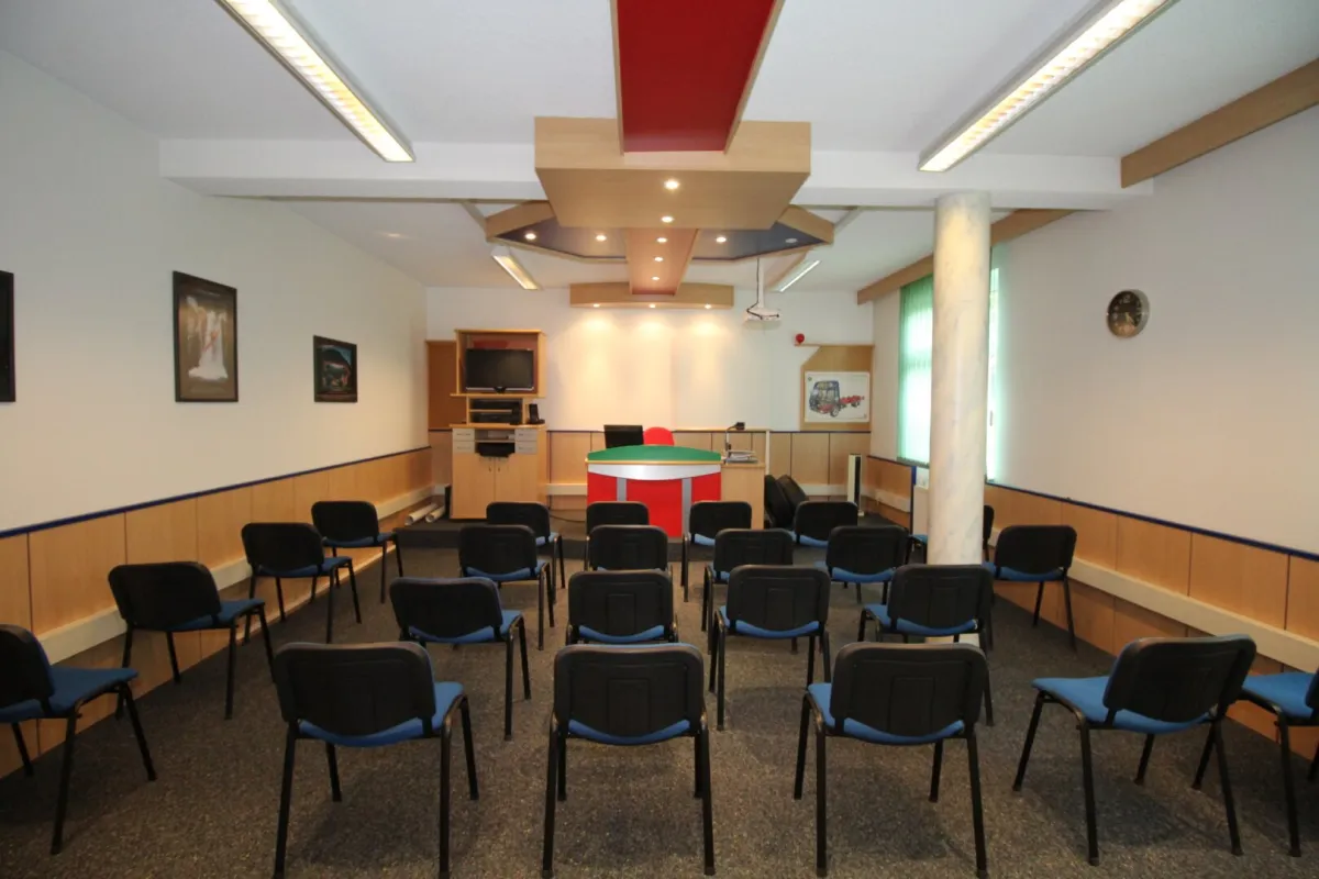103 m² Büro-, Praxis- oder Seminarräumlichkeiten in Pregartner Zentrumslage zu mieten - Bild 1