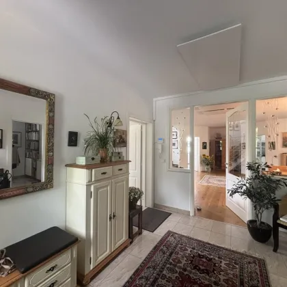 Luxus und Wohlbefinden - Traumvilla mit uneinsehbarem Garten in Grünlage - Bild 2