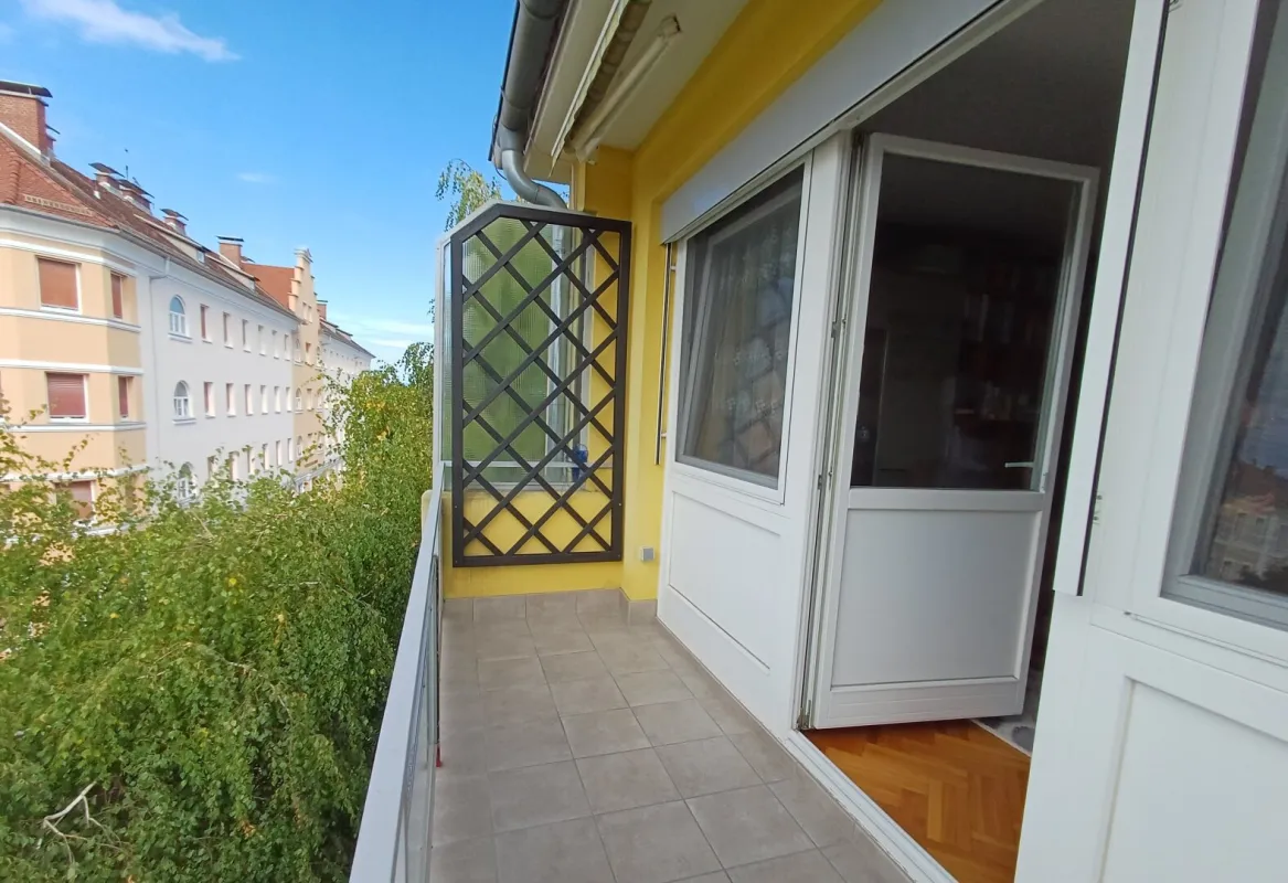 Nahe Stadtzentrum - Generalsanierte 3 ZI mit 2 Balkone - Bild 1